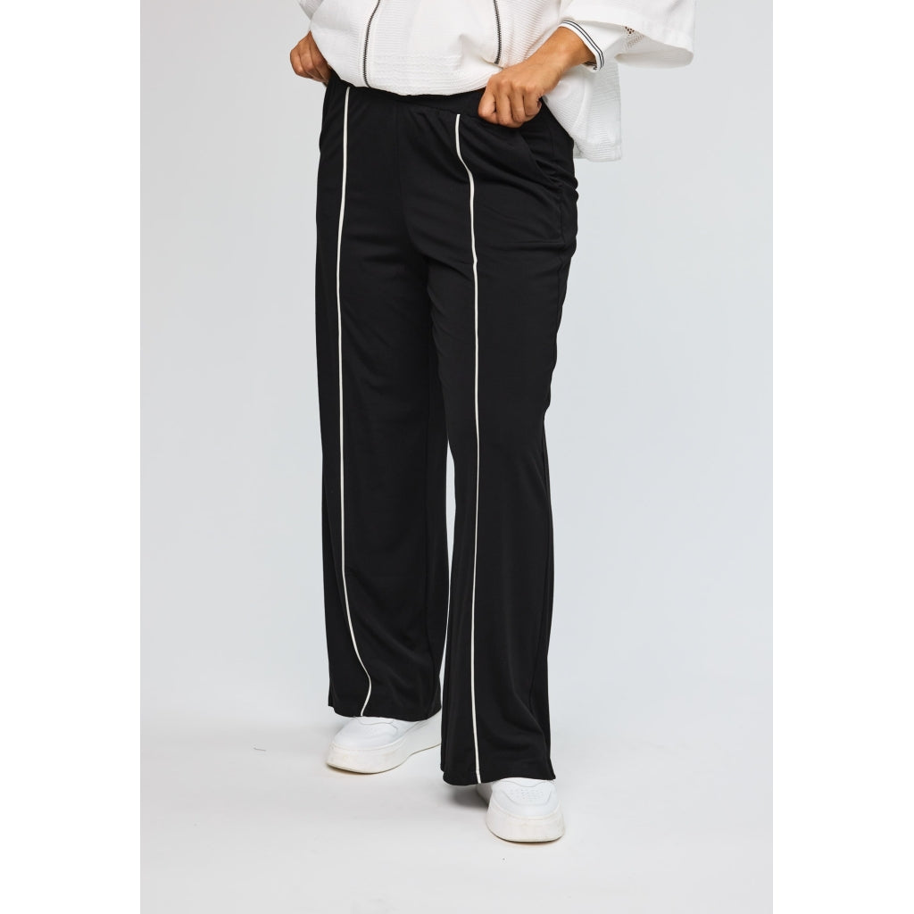 Studio SAuri Trousers with white tape Trousers Black