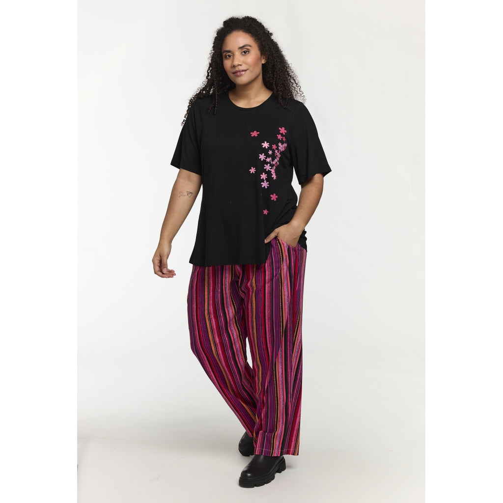 Studio SBella T-Shirt with print T-Shirt Black with Pink