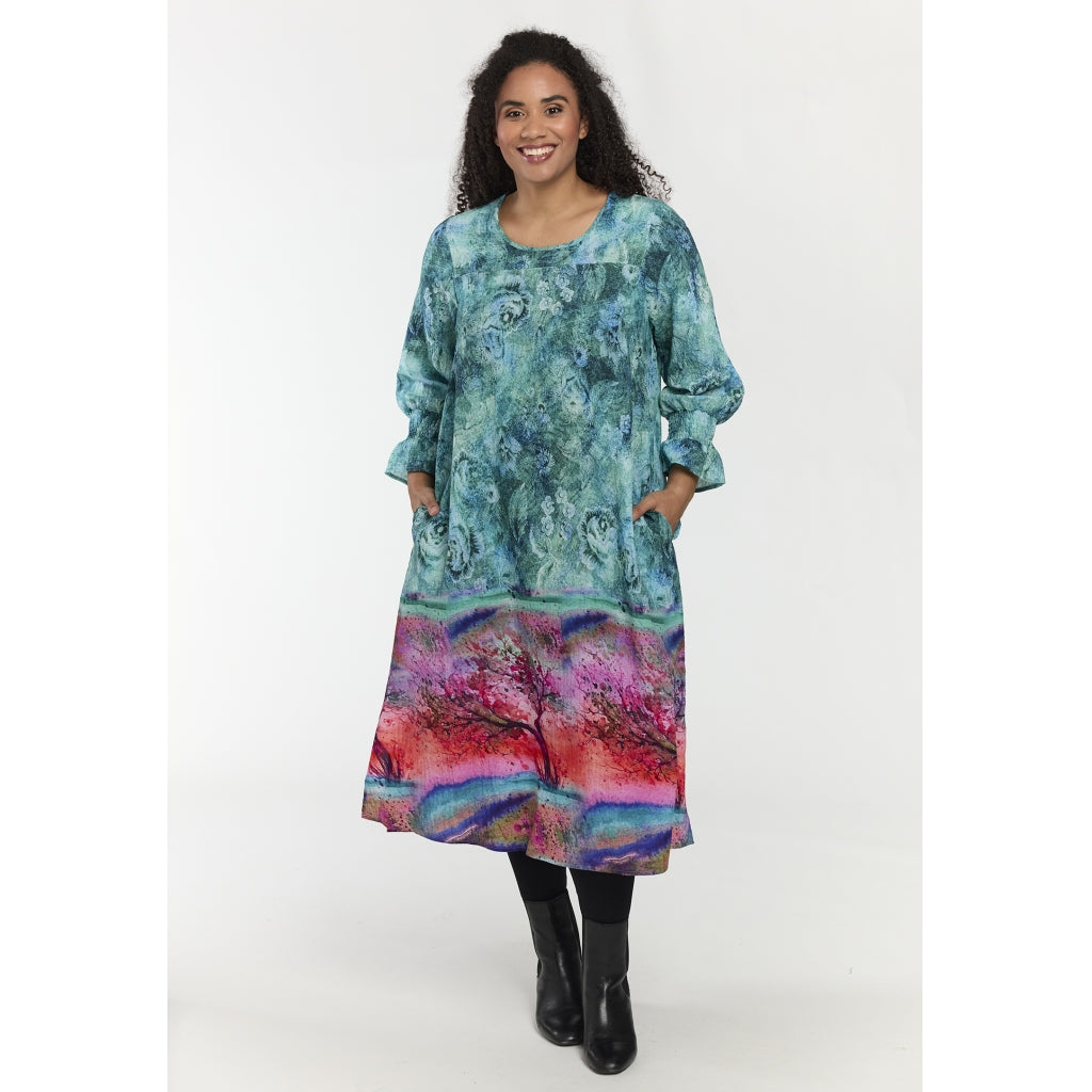 Studio SBodil Dress Dress Blue with pink board