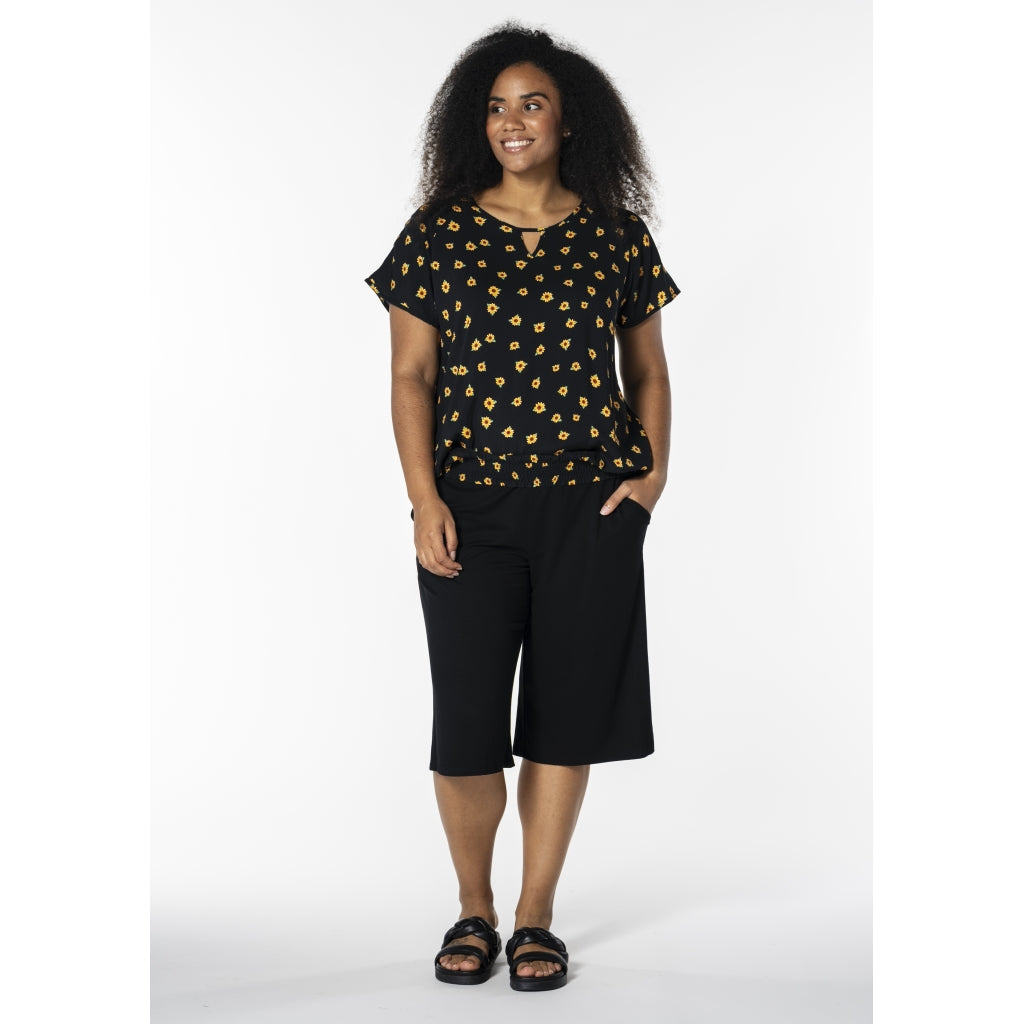 Studio SCamilla Blouse Blouse Black with sunflower
