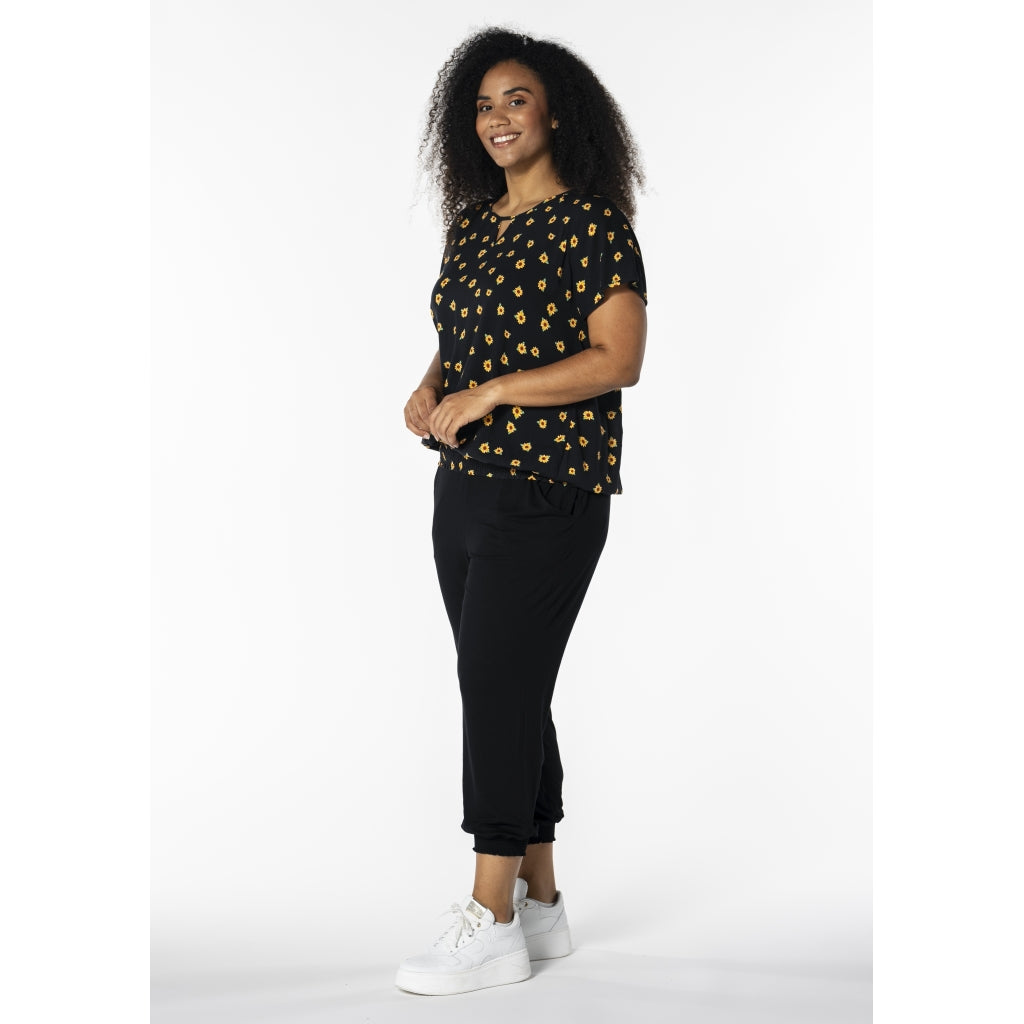 Studio SCamilla Blouse Blouse Black with sunflower