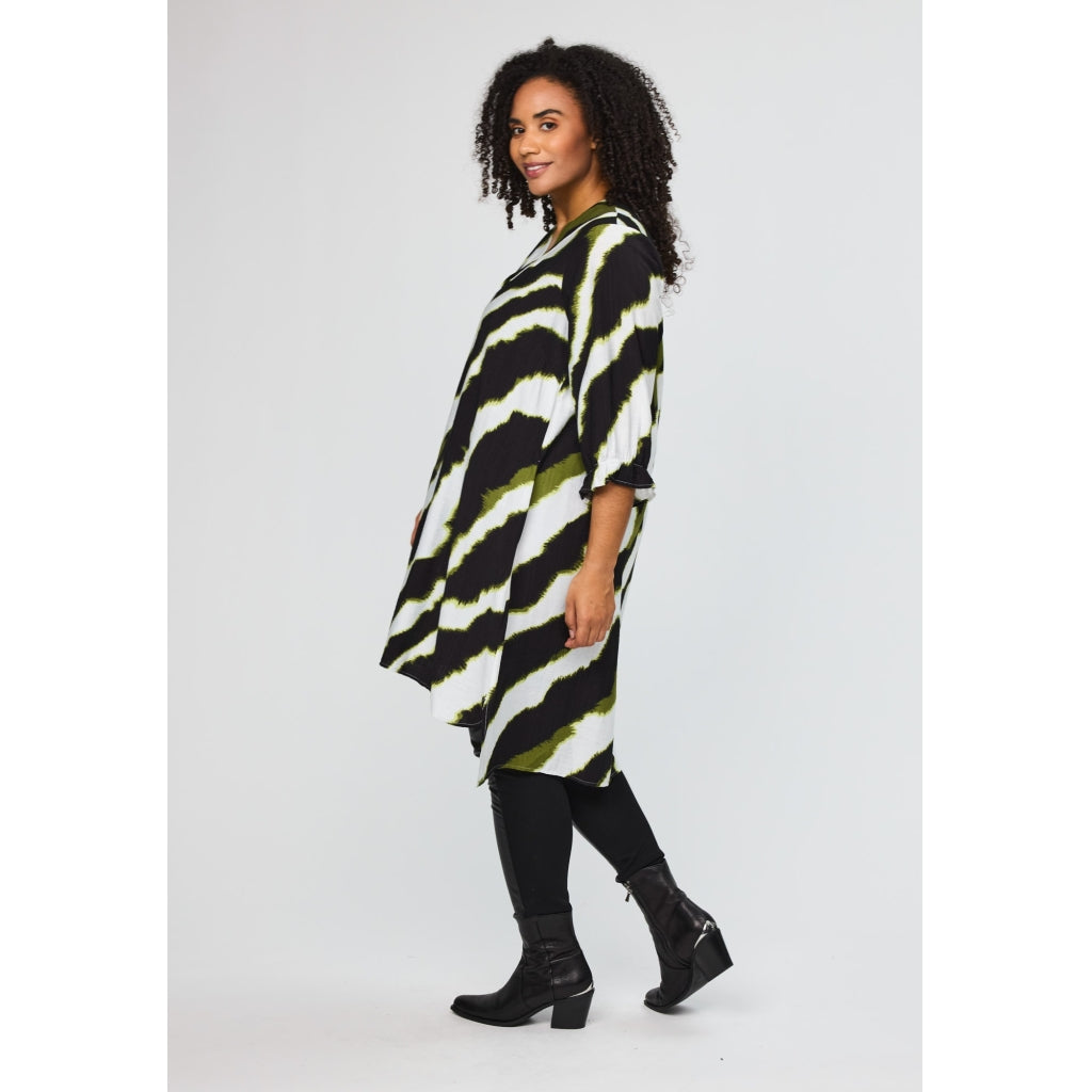 Studio SElma Shirt Shirt Black with offwhite and green flash