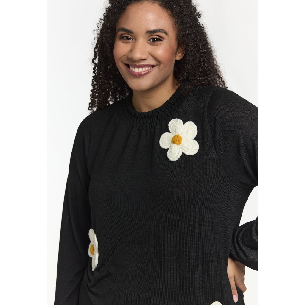 Studio SIden turtle neck blouse Blouse black with white flowers
