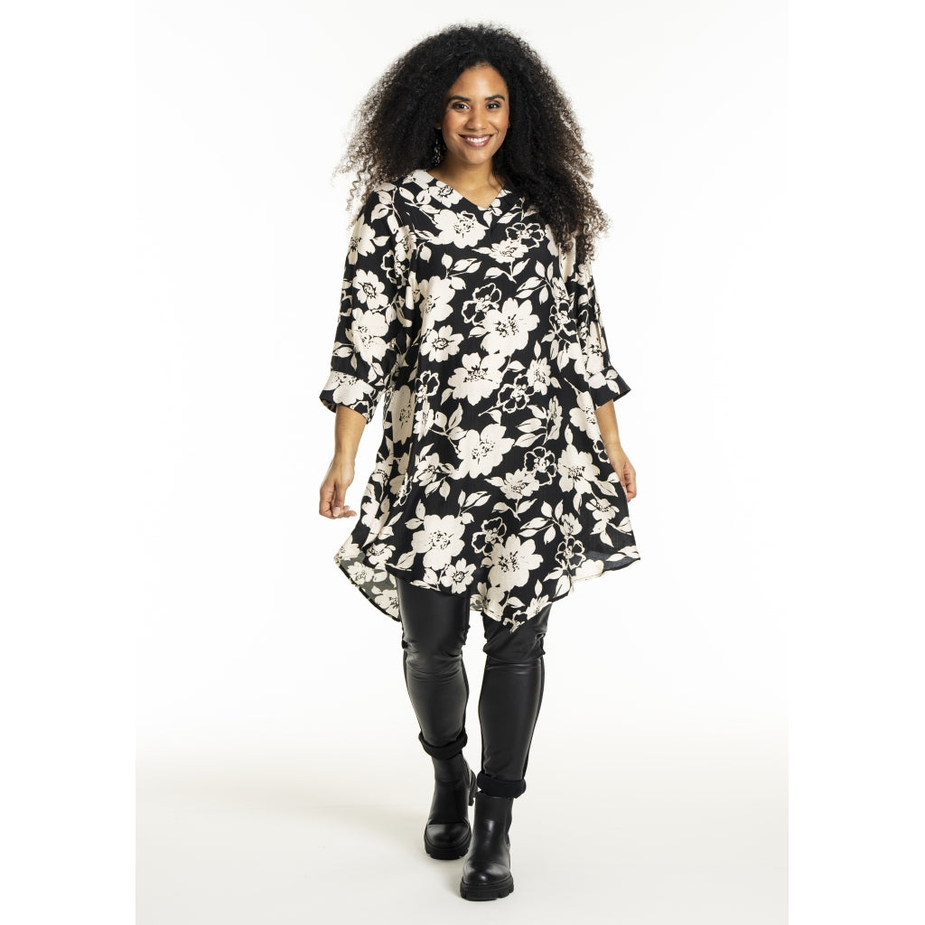 Studio SJuline Tunic Tunic Black with offwhite flower